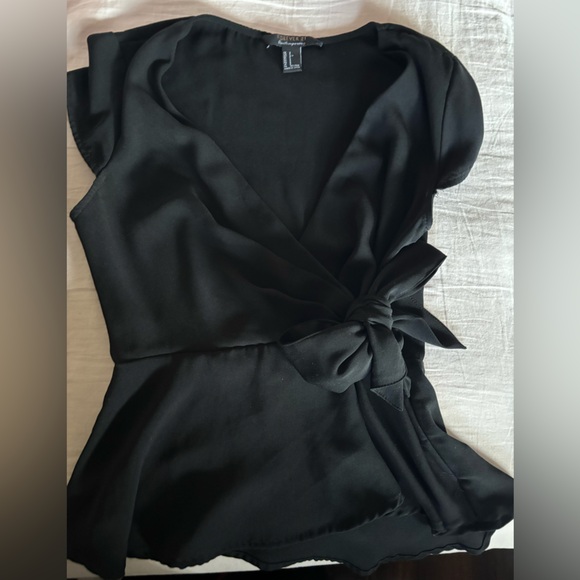 Front tie Blouse - Picture 1 of 3